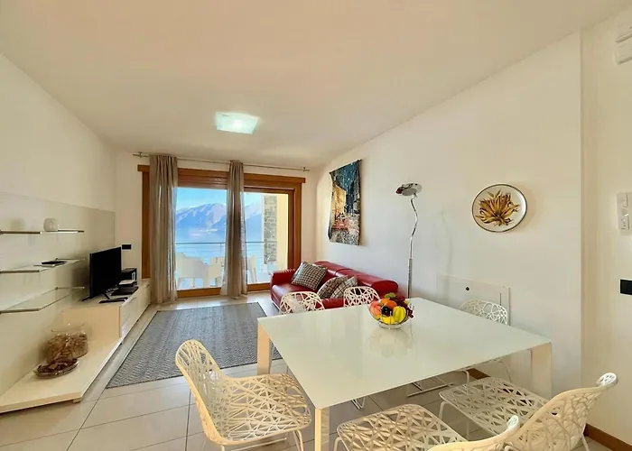 Degli Oleandri 6a * Argegno